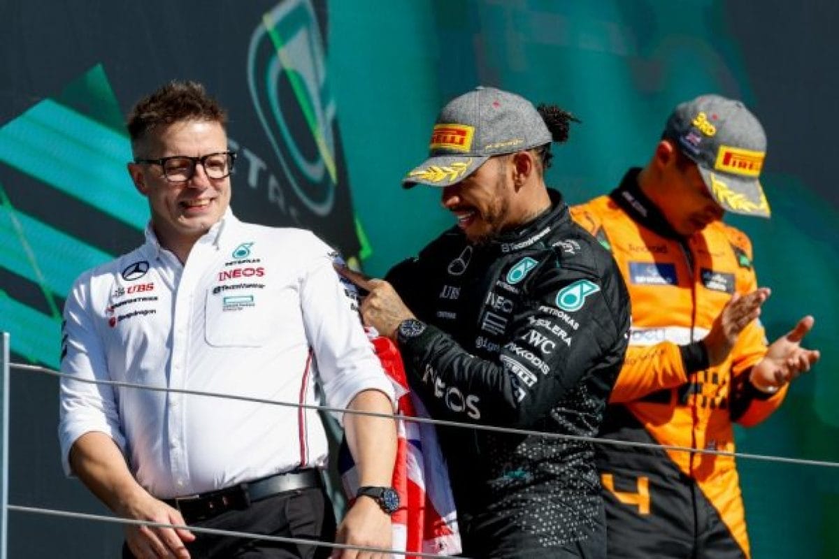 Előlépteti a Mercedes, „Bono” nem megy Hamiltonnal a Ferrarihoz