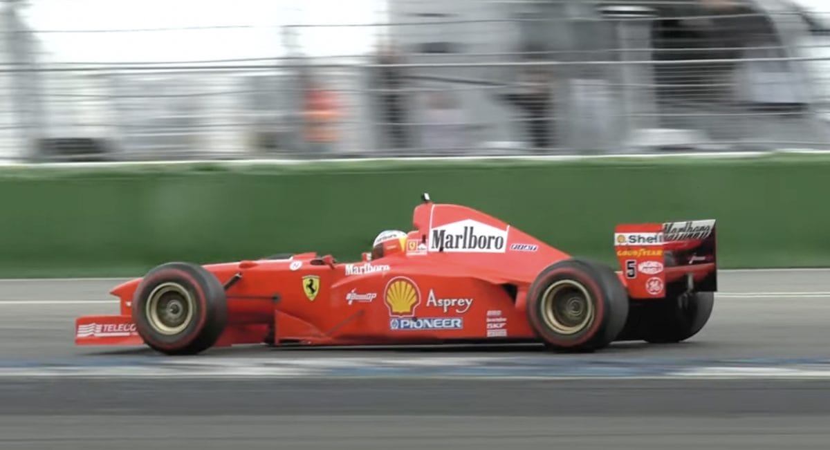 80 éves amatőr vezeti Michael Schumacher legendás Ferrariját