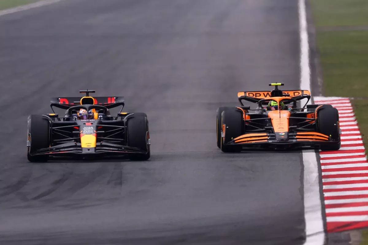 Az F1 világában feszült várakozások: Norris és Verstappen összecsapása?