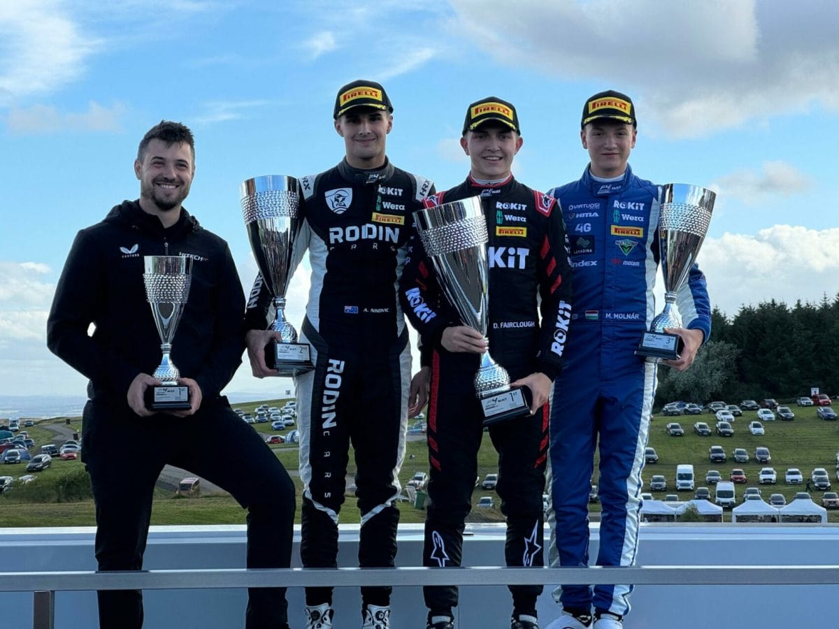 Molnár Martin megismételte történelmi dobogóját a brit F4-ben