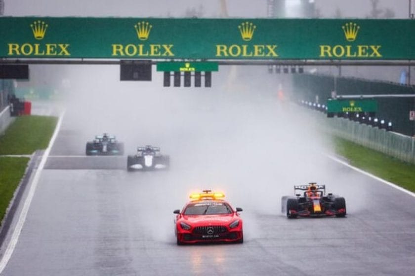 Idegennyelvű megnevezéssel: „F1 Archives: The Two Safety Car Laps of the Belgian Grand Prix