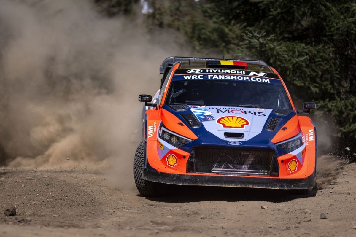 Neuville vezet a drámai Akropolisz Rally szombati utolsó murvás szakasza után