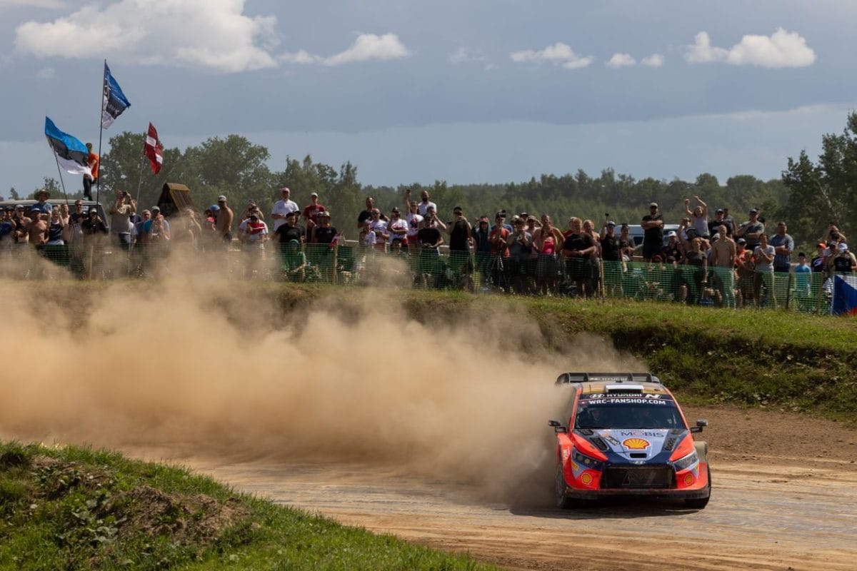 A Címe lehet: „Impozáns mezőny a Chile Rallyn: 10 Rally1 és 16 WRC2 autó versenyez!