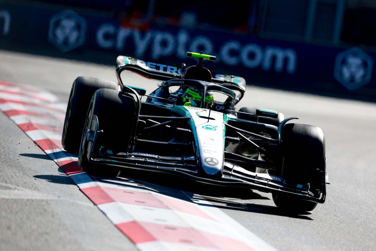 Hamilton meglepő lépést tett a Mercedes autójával Bakuban