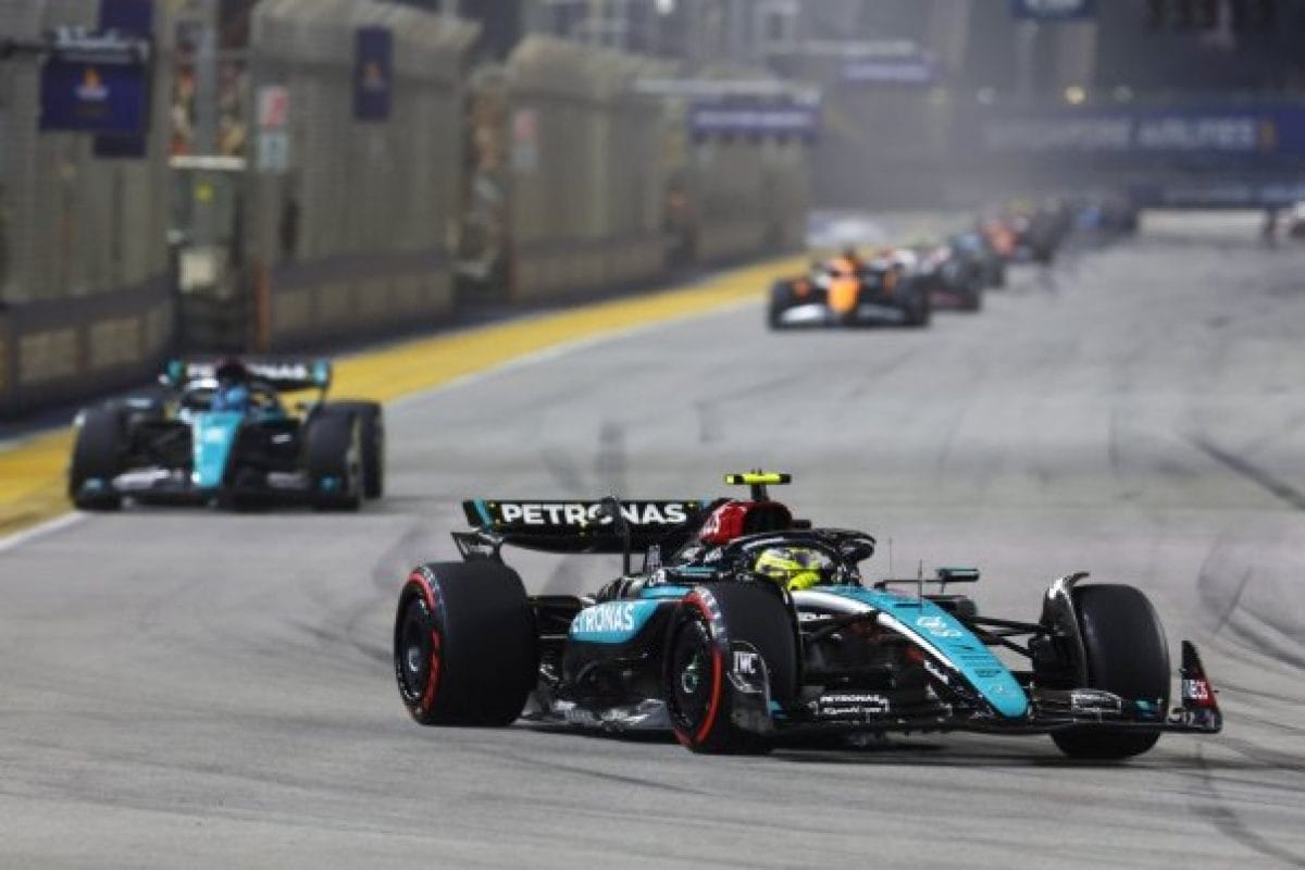 A „Kontroversziális döntés: A Mercedes Hamilton stratégiája elrontotta Lewis futamát