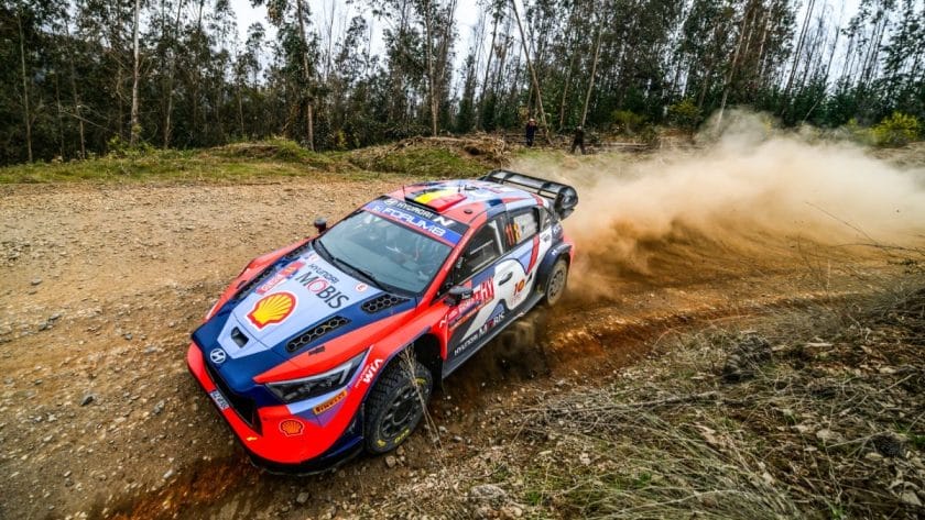 Neuville tovább nőtt, Ogier nyomában a Toyota