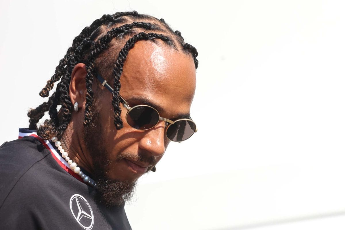 Az F1 Hamilton meglepő bejelentése: ki kapja az ülését a Mercedes csapatnál?