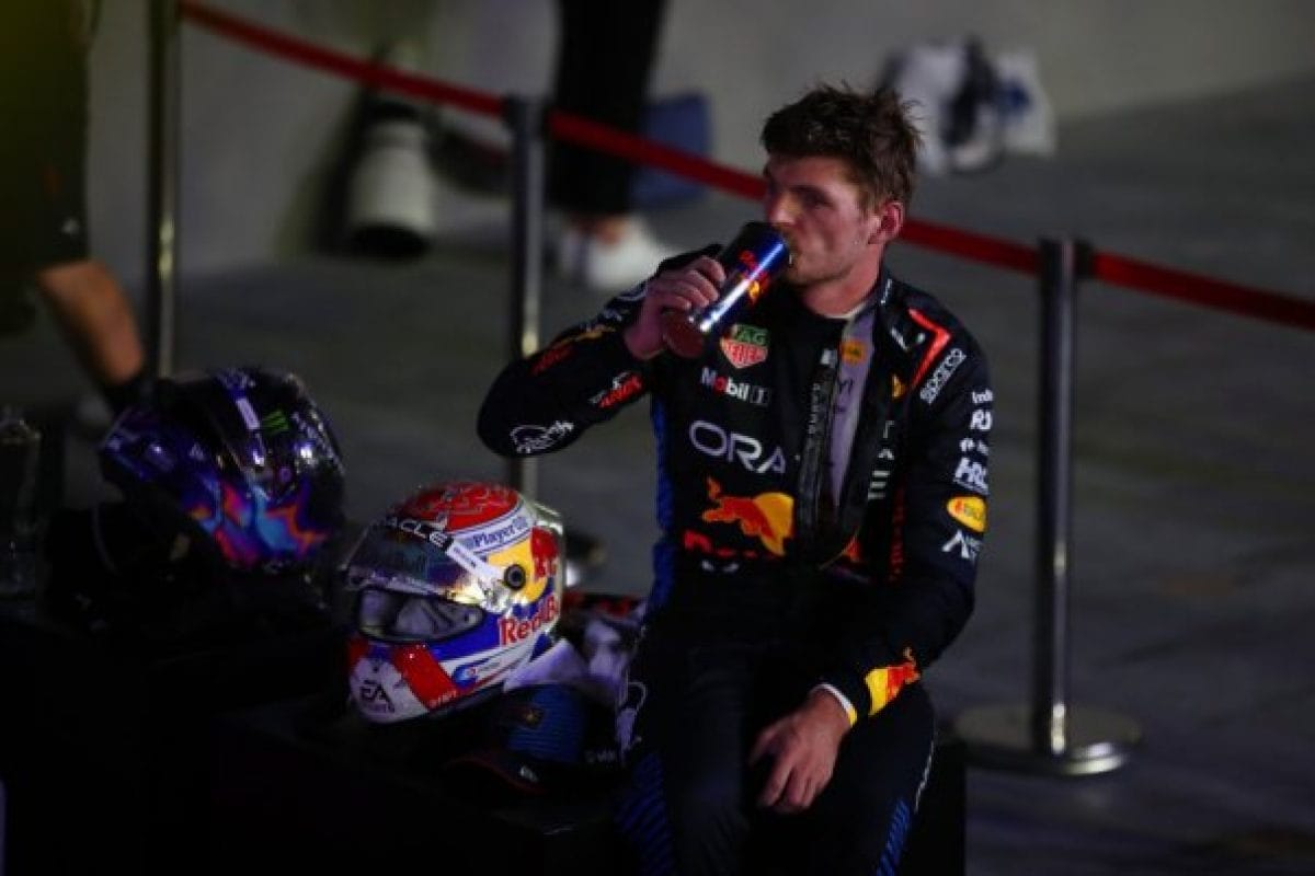 Az ostobaság határát feszegetve – Verstappen kritizálja Sainz büntetését