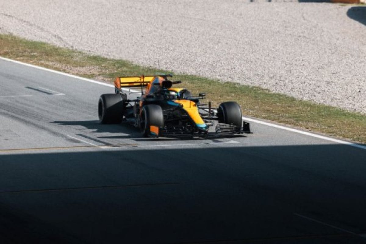 A McLaren a Mexikói Nagydíjon az FP1-re egy autót ad át