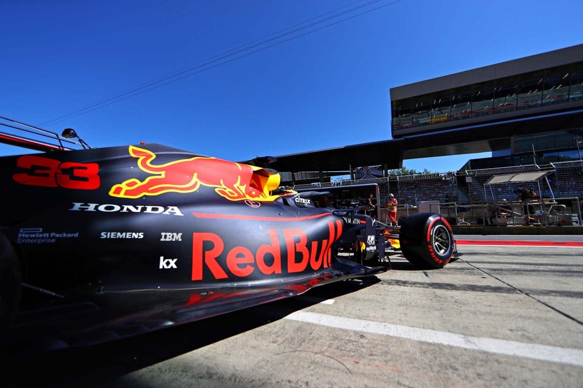 A Red Bull fontolgatja a Mercedes-motorokra váltást a Forma-1-ben