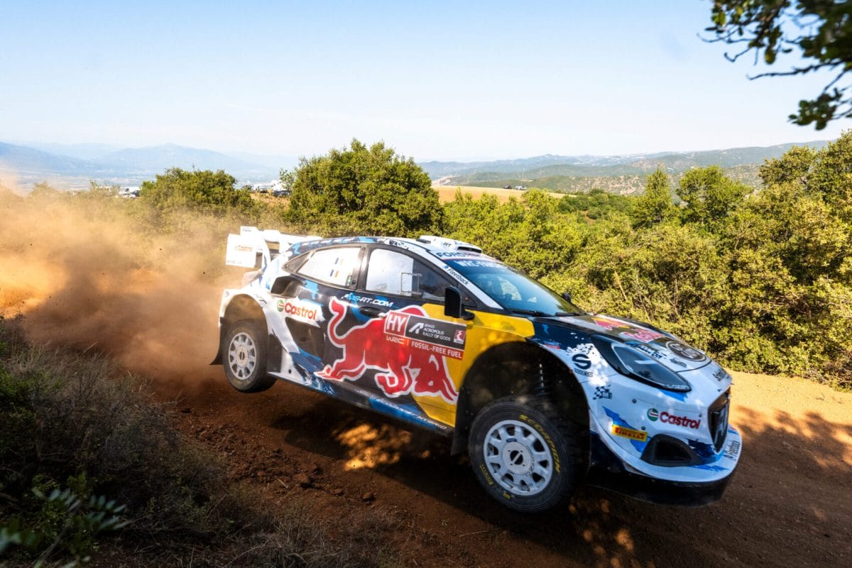 Ogier magabiztosan vezet az Akropolisz Rallyn, Fourmaux küzdelme a háttérbe szorult