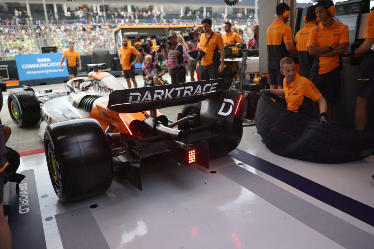 McLarennek az FIA szabályainak megfelelően kell módosítania trükkös hátsó szárnyát