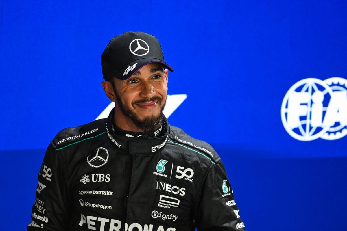 Hamilton bemártotta a Mercedest – hiába ellenkezett, a rosszabb taktikát kapta