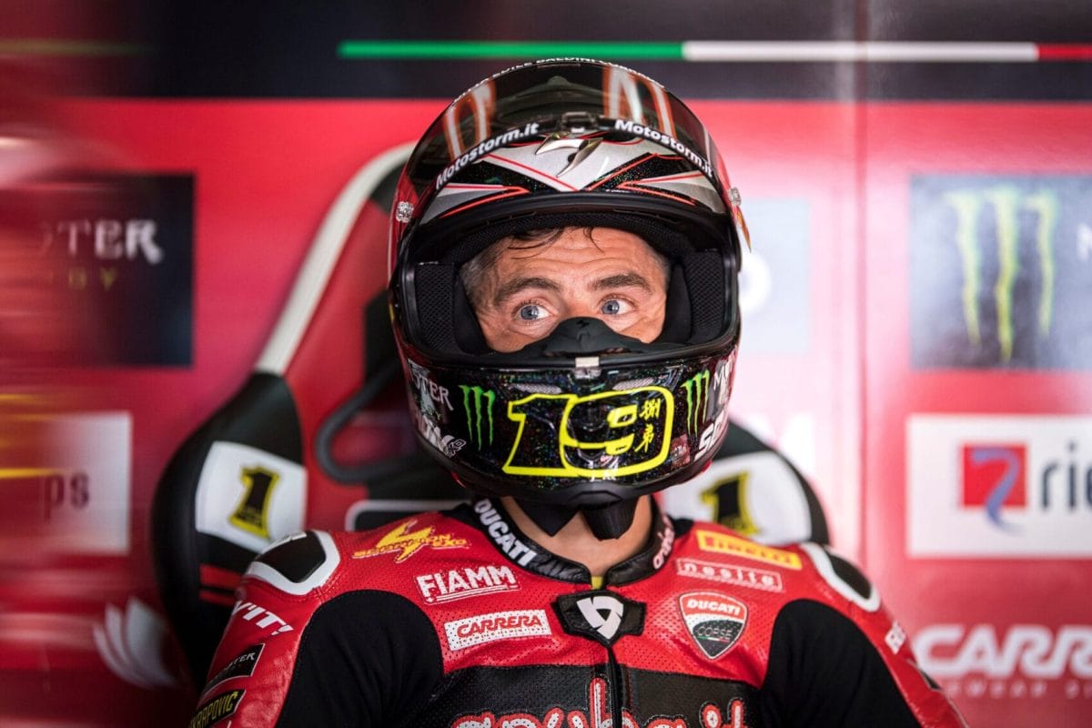 Bautista marad a Superbike-világbajnokság mezőnyében a következő szezonban