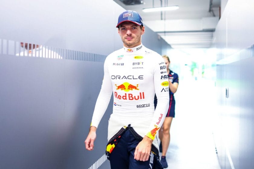 Az F1-ben Verstappen ügyes taktikával próbálja elkerülni a büntetéseket