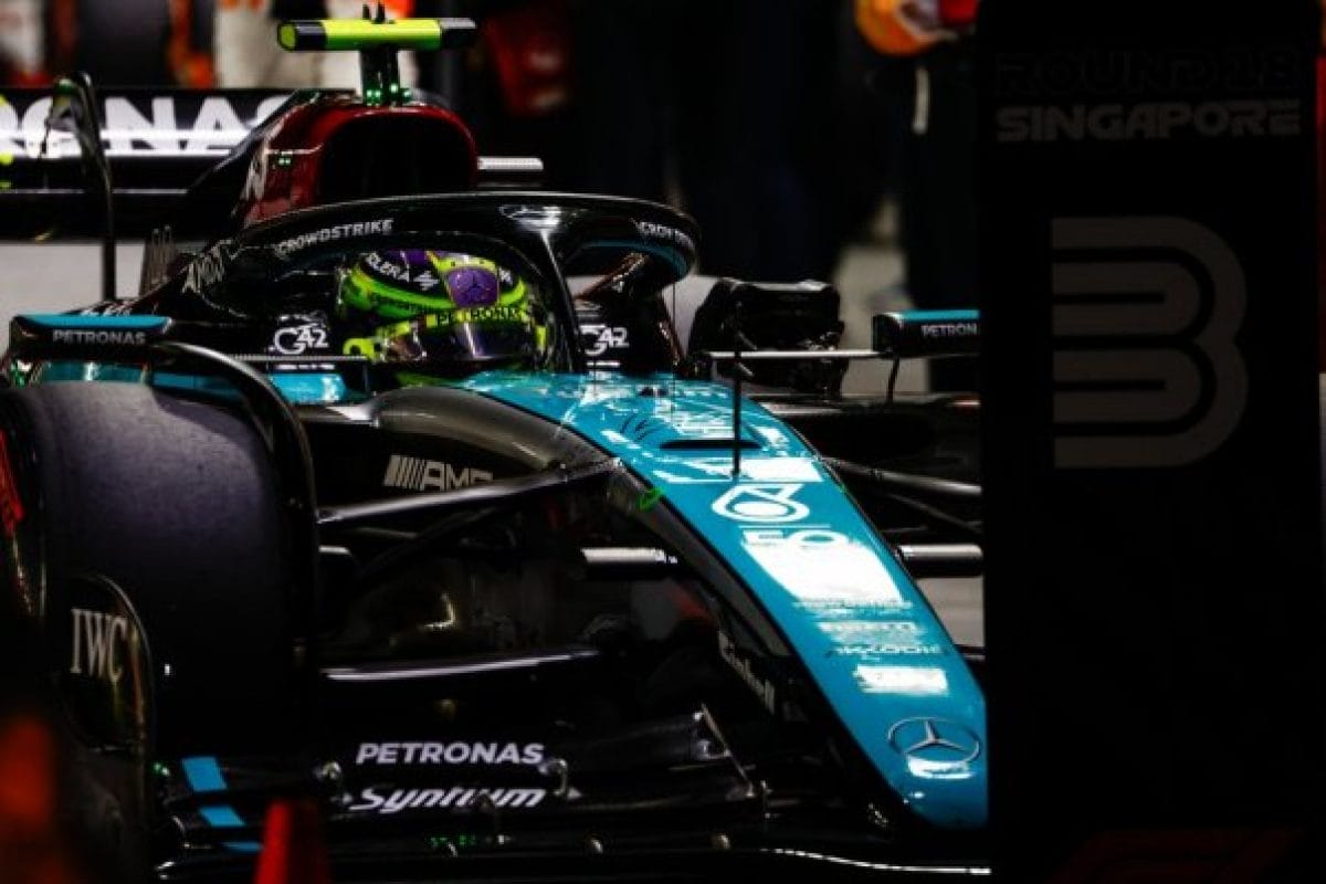 Mercedes vallotta: Hibáztak Hamilton stratégiájával