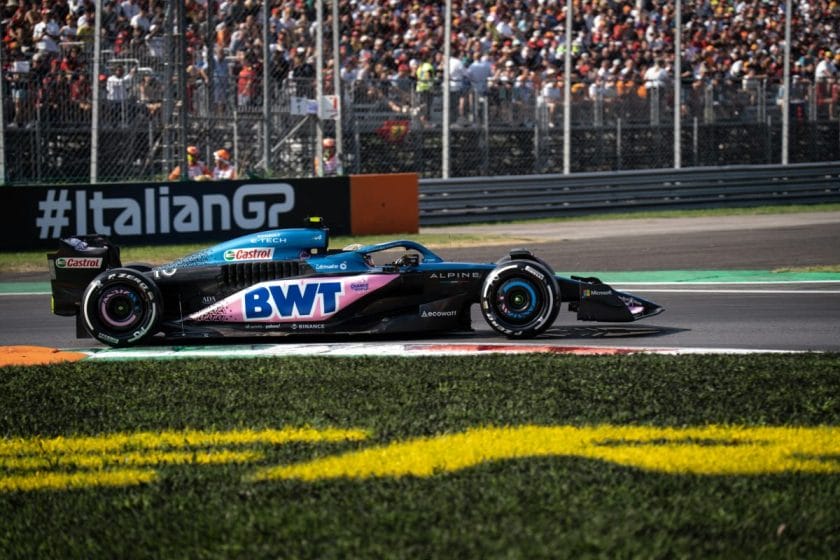 Váratlan fordulat: Az F1-es istálló saját csapatfőnökét is fúrta