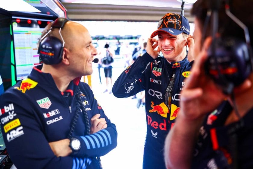 Verstappen nyugodt marad, mikor több feladat vált a versenymérnökére