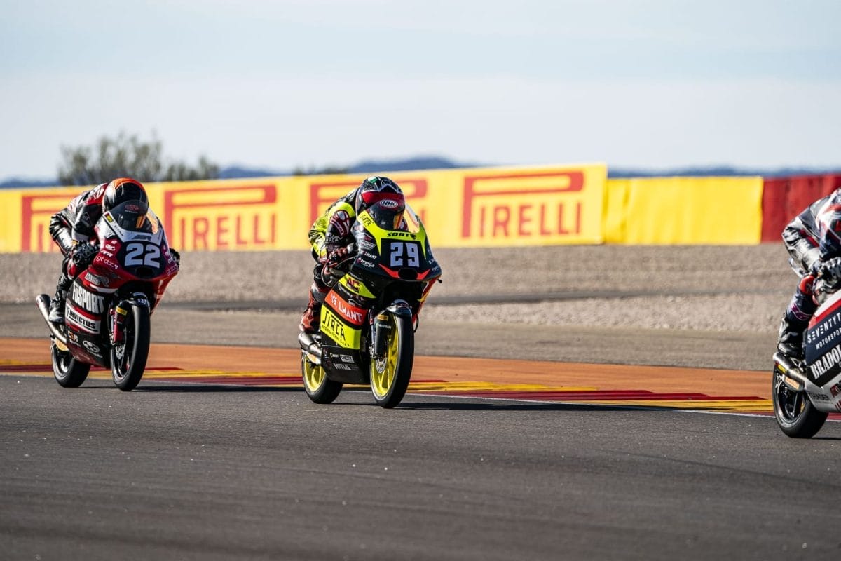 Farkas Kevin JuniorGP-n bukása és Rossi Moor pontszerzése a Moto2-esek között