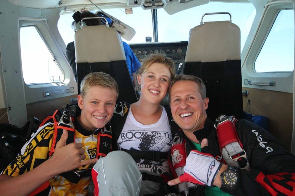 Michael Schumacher meglepte a rajongókat a lánya esküvőjén