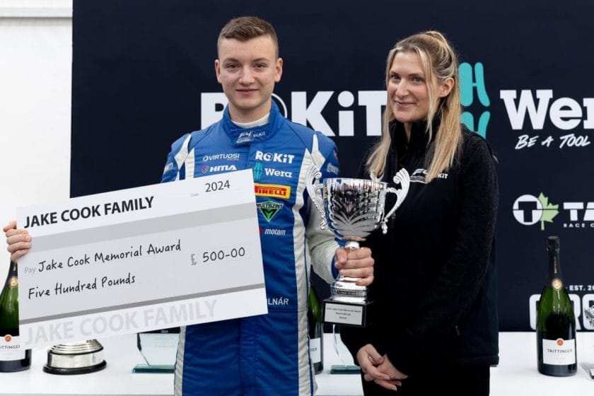 Molnár Martin kitüntetése a brit F4 szezonzárón: emelkedett elismerésben részesült