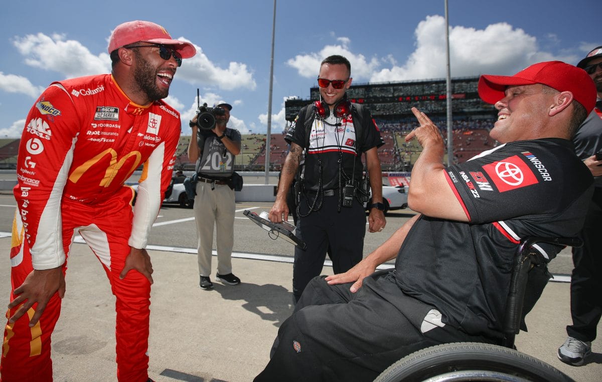 A NASCAR pályái felé vonul Bubba Wallace új csapatfőnökével