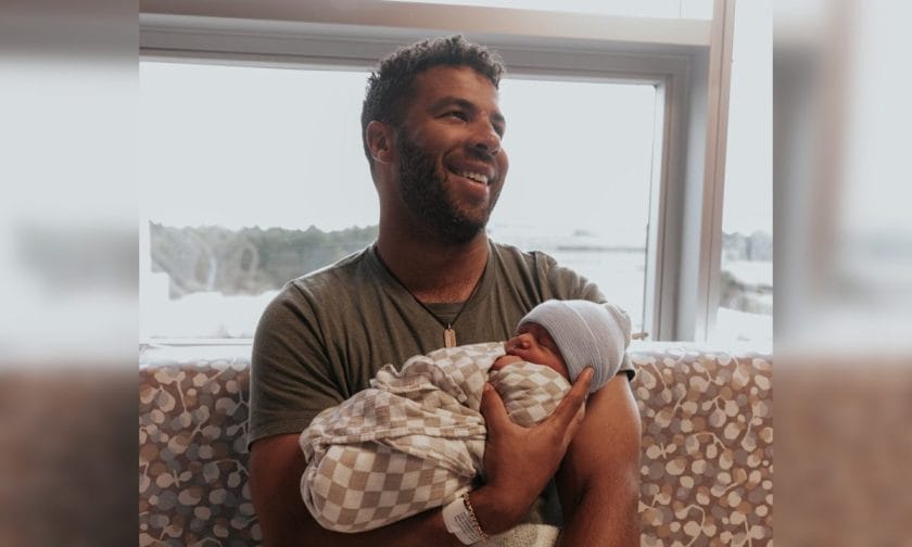 A NASCAR versenyző, Bubba Wallace örömmel jelenti: megszületett az első gyermeke!