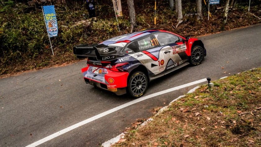 Neuville hajt, ám szakaszt töröltek a Japán Rallyn