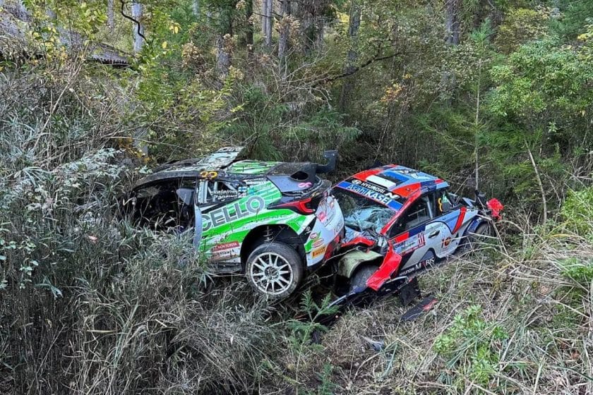 Videón, ahogy Japánban Kovalainen autója Tanakéra zuhan, miközben Jarveoja még az autóban van