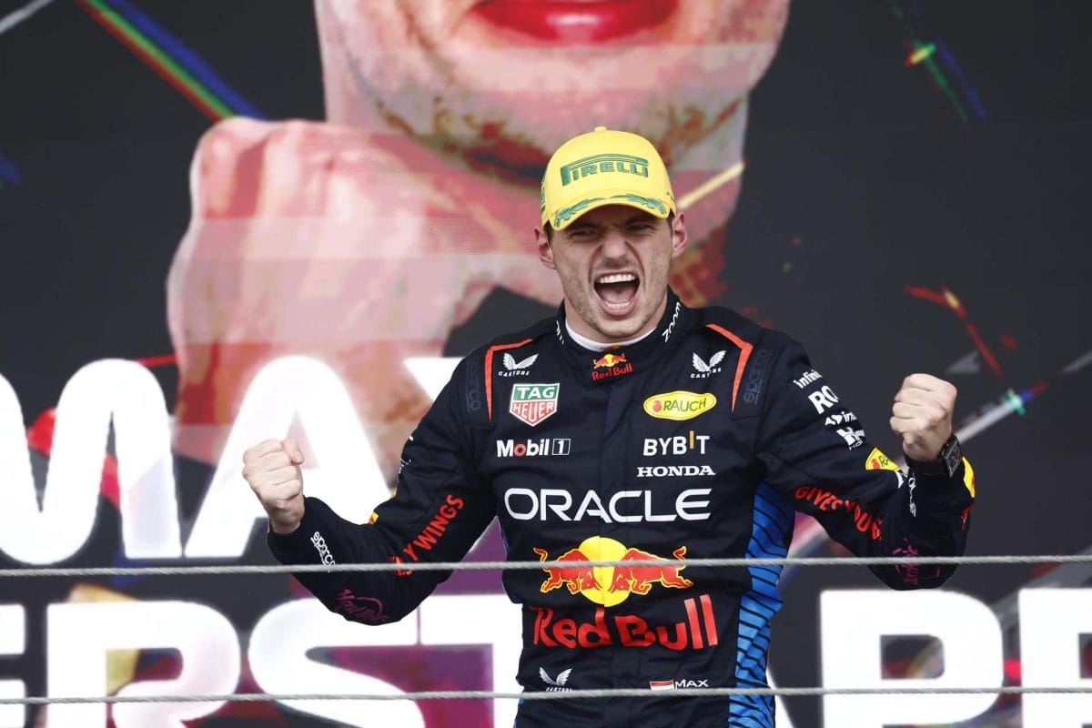 Az életveszélyes hajszát követő Verstappen győzelme a F1-ben: