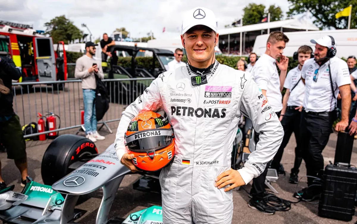 Mick Schumacher elhagyja a Mercedest, hogy újra a versenyzésre koncentráljon