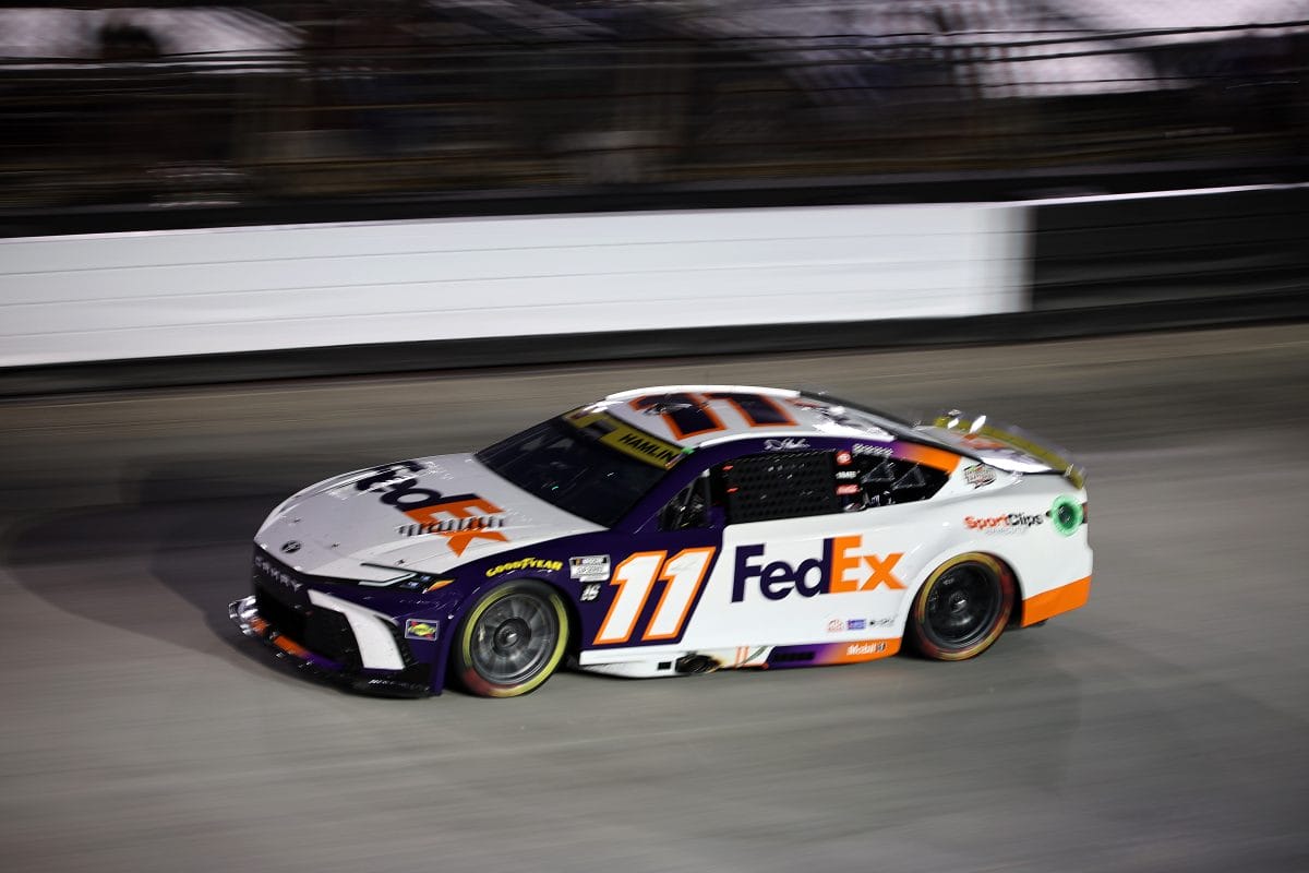 Denny Hamlin és a FedEx kapcsolatának vége: Az ikonikus szponzor távozik a NASCAR-ból