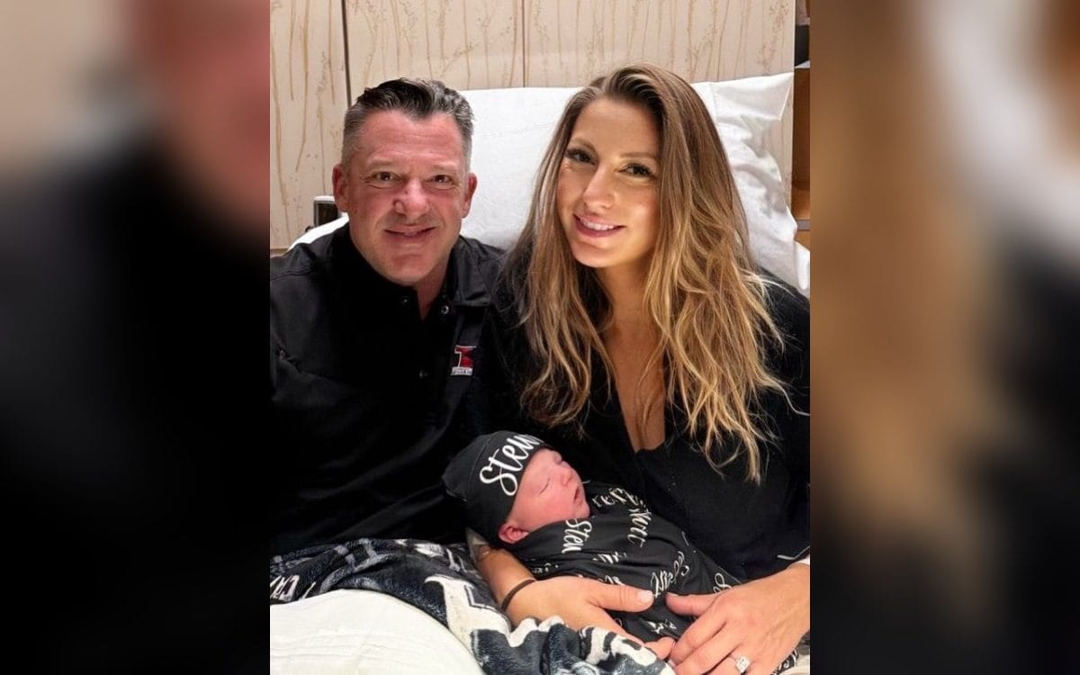 Új sztárpilóta a láthatáron: Megszületett Tony Stewart és Leah Pruett első gyermeke –