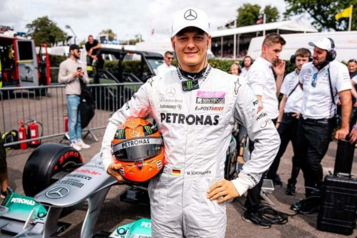 Mick Schumacher azonnali hatállyal elhagyja a Mercedes F1-es csapatát – hivatalos közlemény