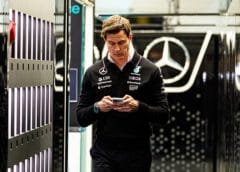 Verstappen tesztel, Wolff felszólít: friss F1 hírek