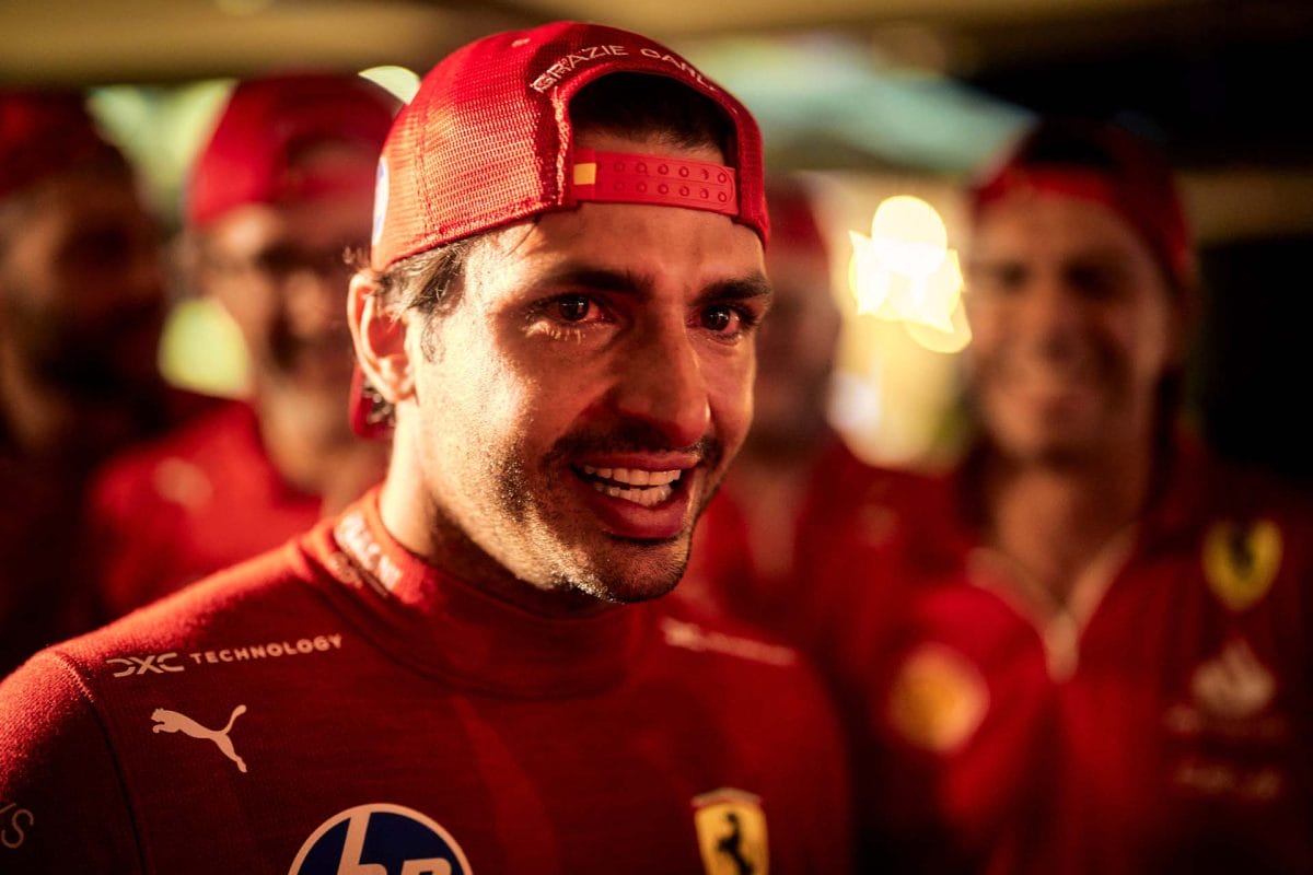 Sainz könnyek között búcsúzott a Ferraritól, ma már a Williams autóját vezeti