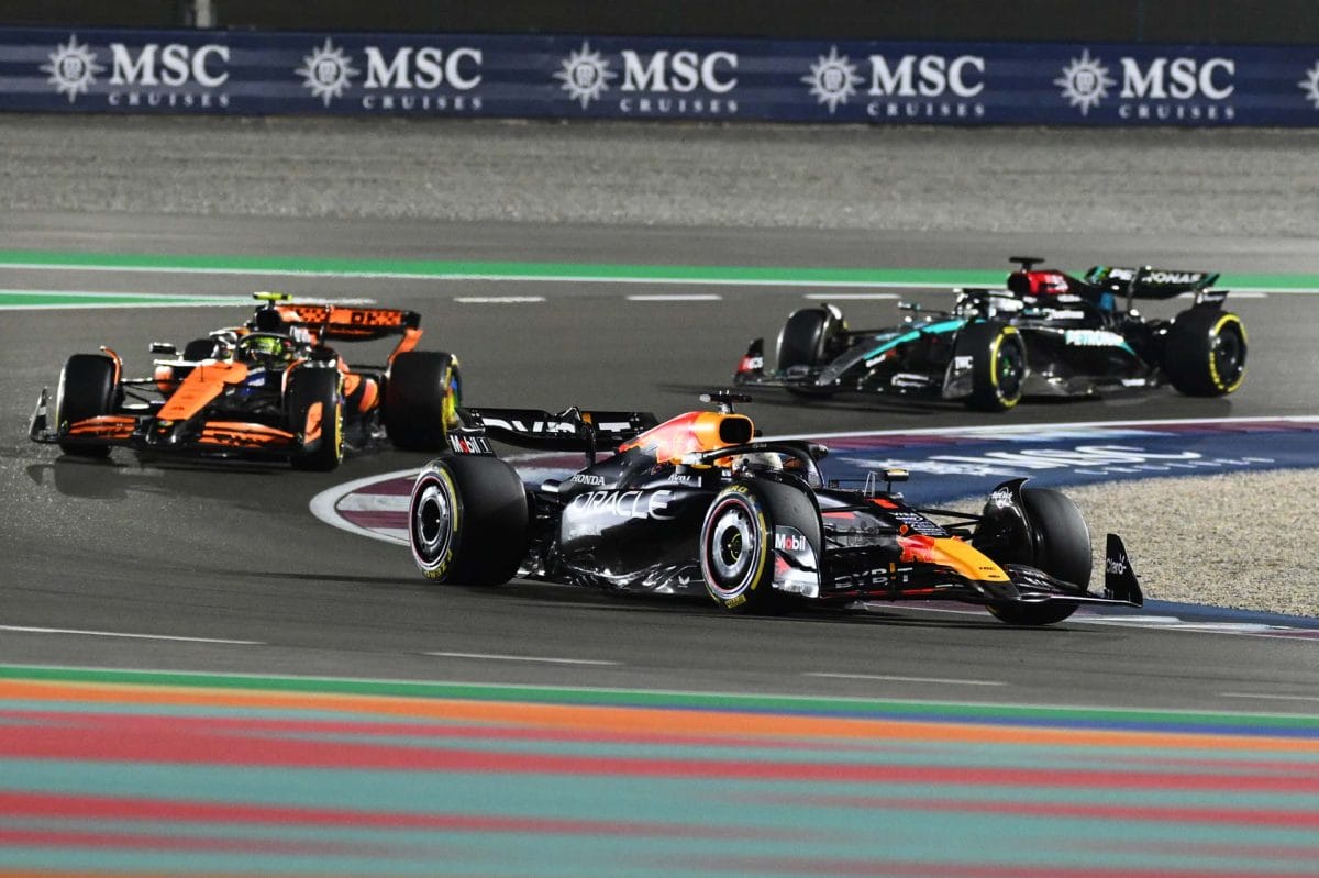 Nagyszerű csatát vívott Verstappen és Norris Katarban