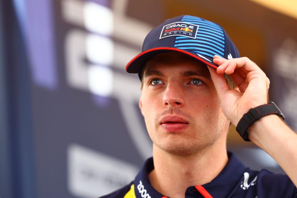 Verstappen Afrikába utazva kell ledolgozza a káromkodásért kapott büntetést