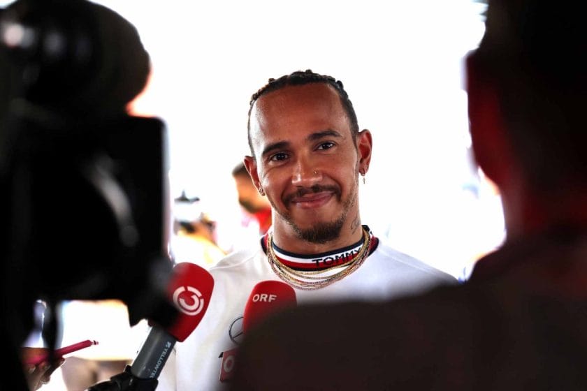 Hamilton tesztelhet a Ferrarival Barcelonában