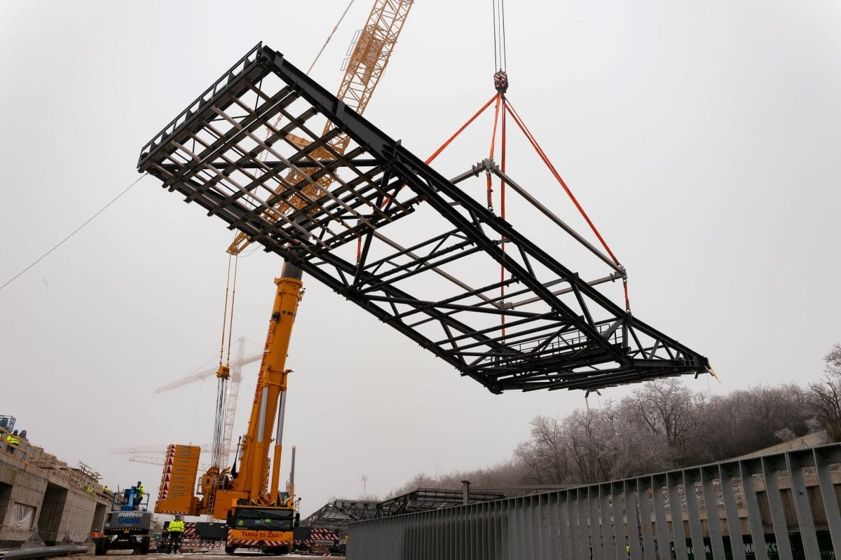 Rohamtempóban épül az új főlelátó a Hungaroringen