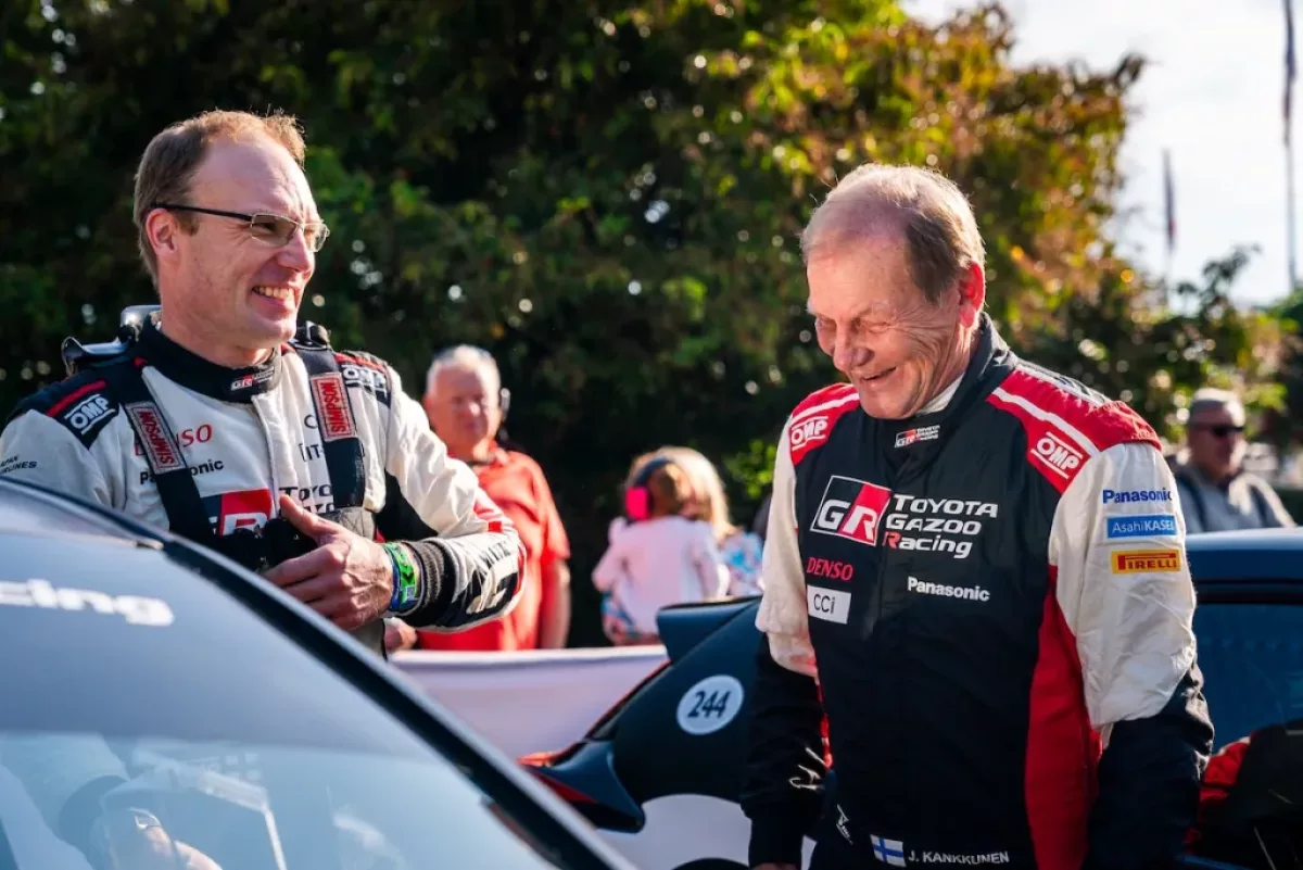 Legendák találkozása: Két legenda és egy legendás autó a Toyota előadásában