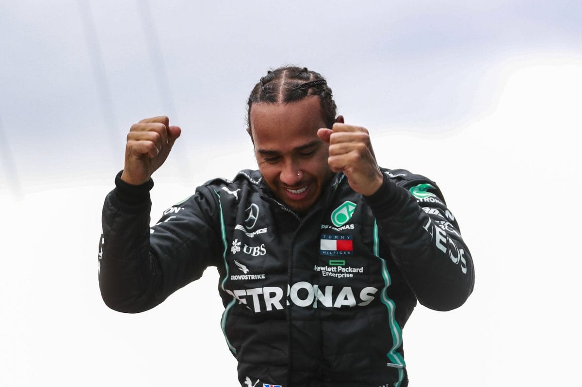 Hamilton 40 éves – csalódást vagy csúcsmászást hoz a Ferrarival kezdődő következő ciklus?