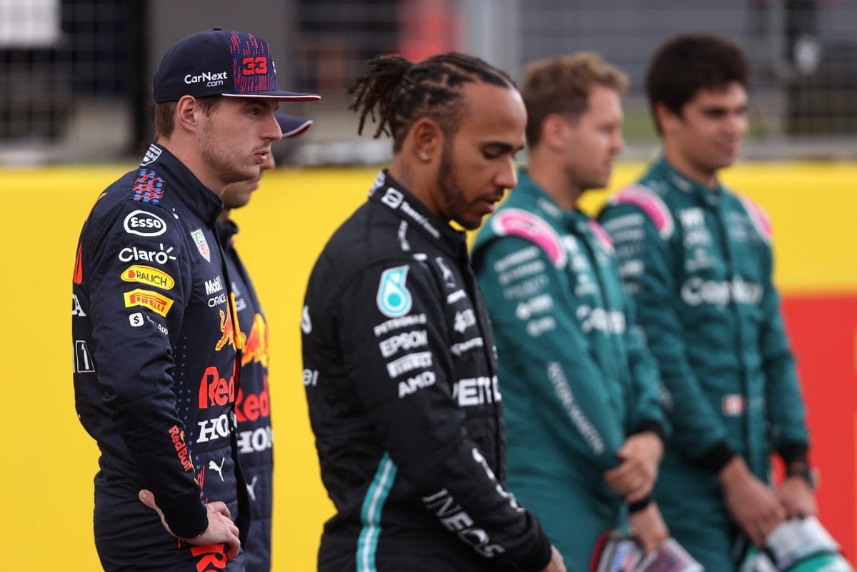 A Mercedes belső viszálya: Hamilton és Verstappen első nagy konfliktusának kezelése utólag