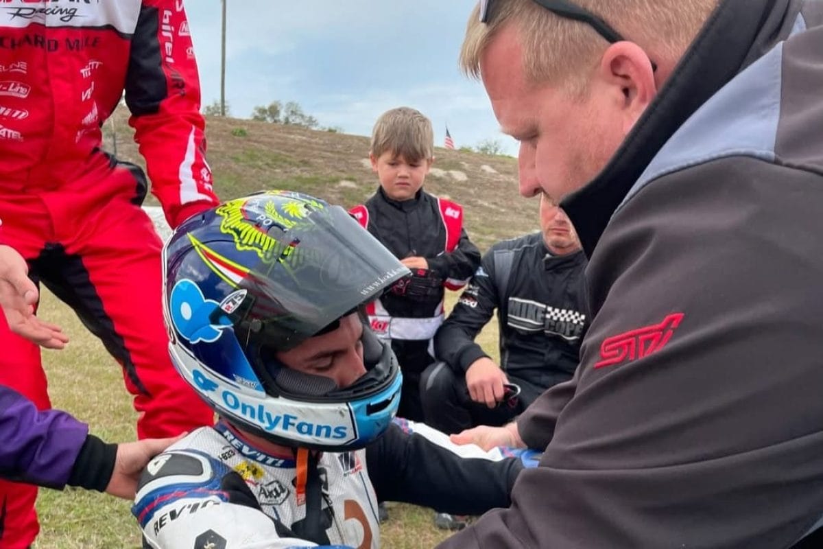 A gyorsaságimotoros-vb egykori pilótájának súlyos bukása után kórházba került