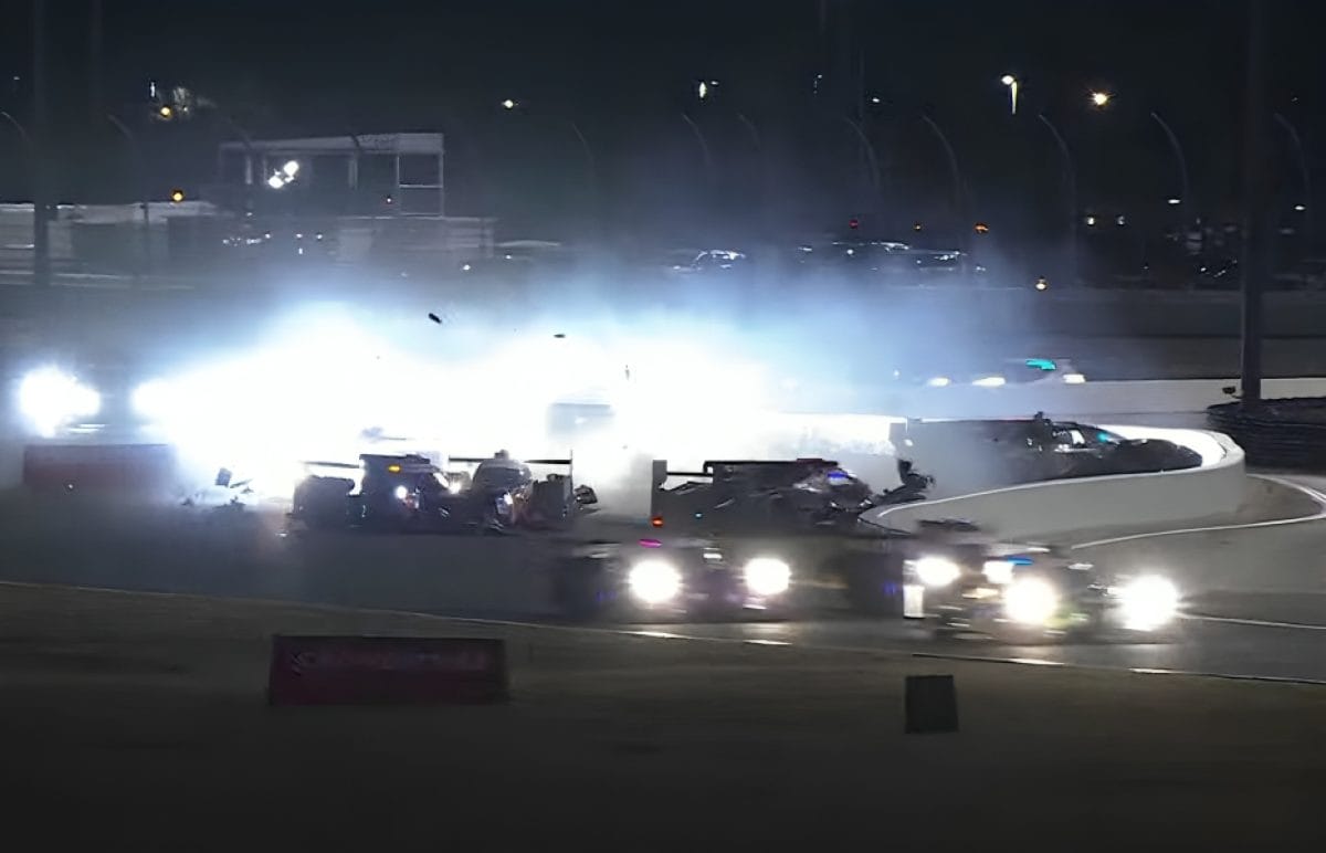 VIDEÓ: GTP-élmenő Cadillac okozott tömegbalesetet a Daytona 24-en –