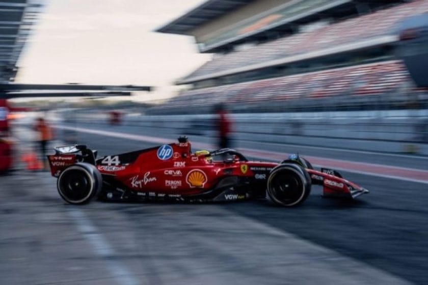 Leclerc kénytelen kiállni az autóból a Hamilton balesete miatt