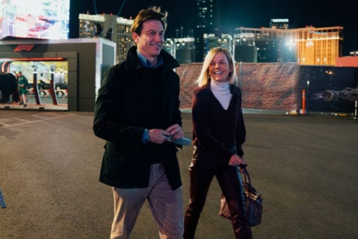 A sebesség, ami megváltoztatta az életüket: Wolff és a 300 km/h-s balesettől a házasságig története