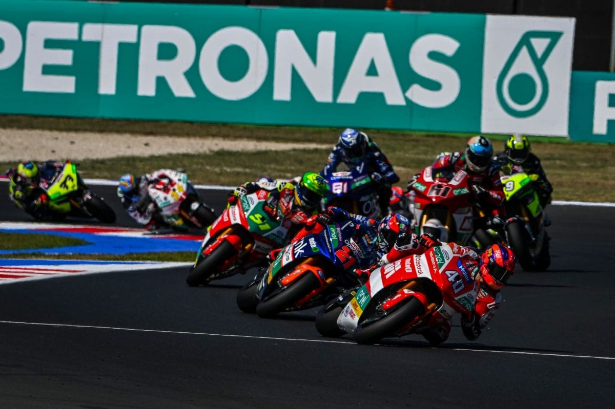 Az autósport világában és a gyorsaságimotoros világbajnokságban is forradalmi változások a láthatáron?