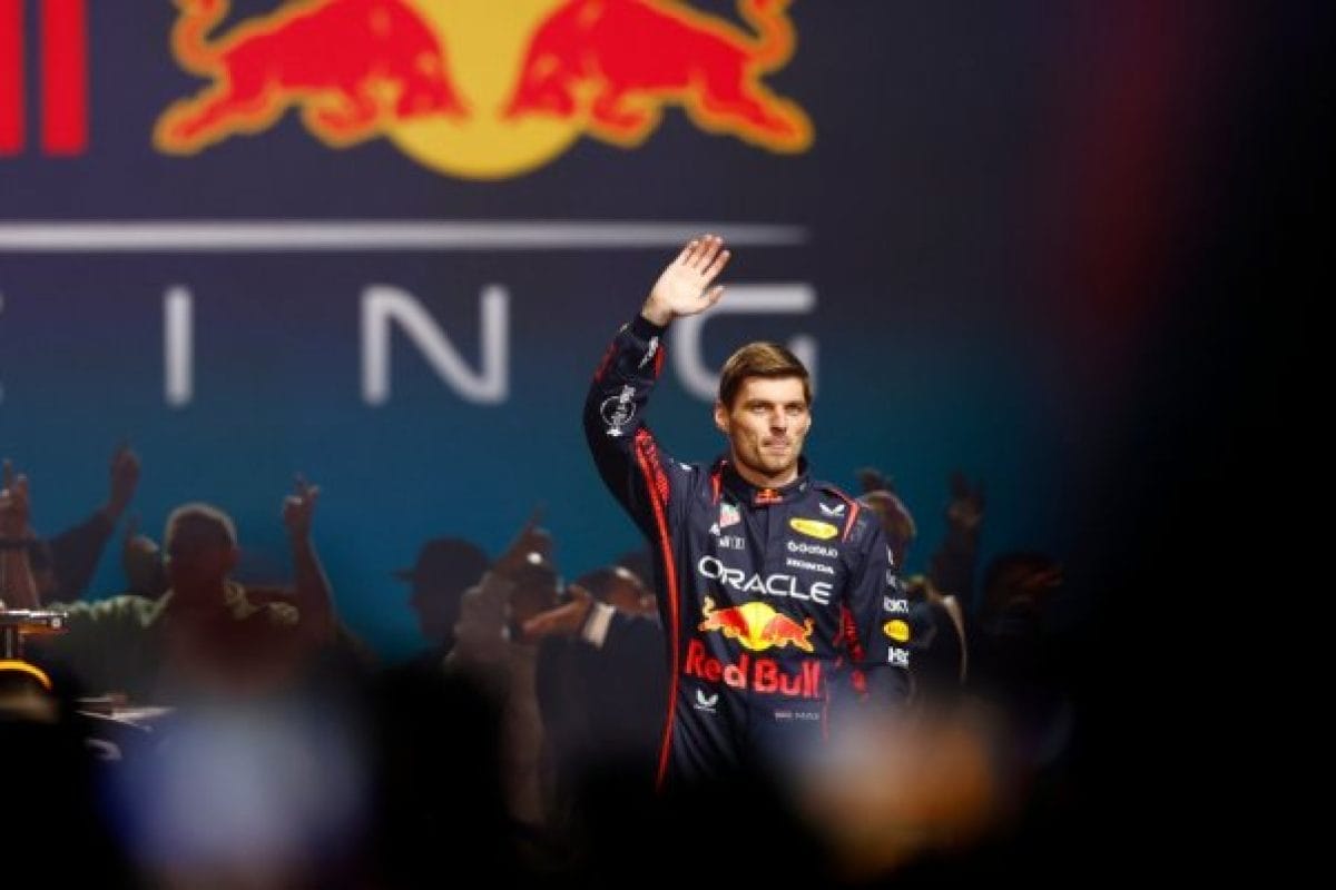 „Ha Angliában tartják megint, Max nem megy el az F1-es showra” – Jos Verstappen