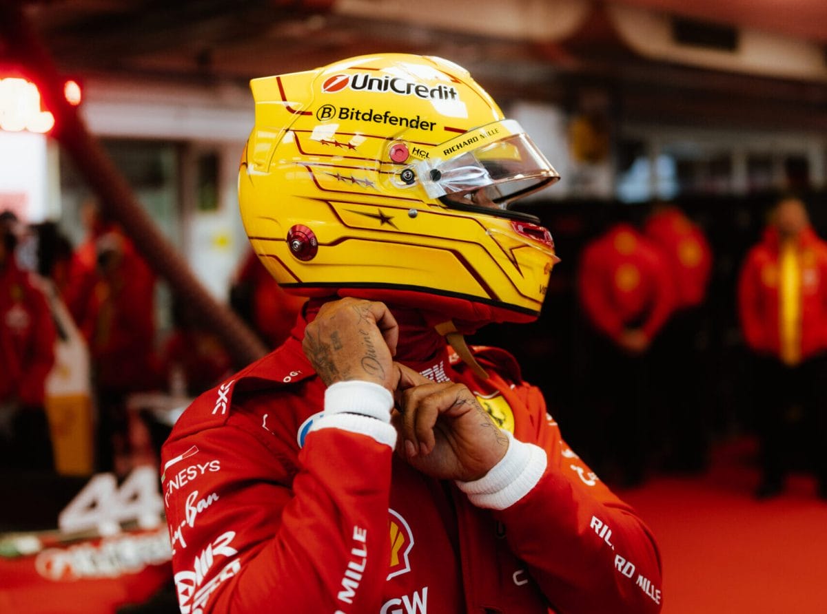 A környezettudatos Hamilton beült az új Ferrariba, rögtön ki is vágtak miatta egy fát